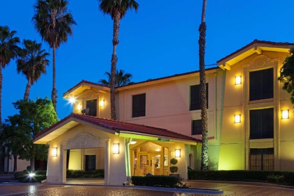 Super 8 by Wyndham San Bernardino image 17