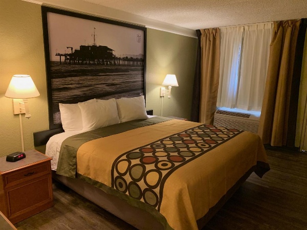 Super 8 by Wyndham San Bernardino image 4