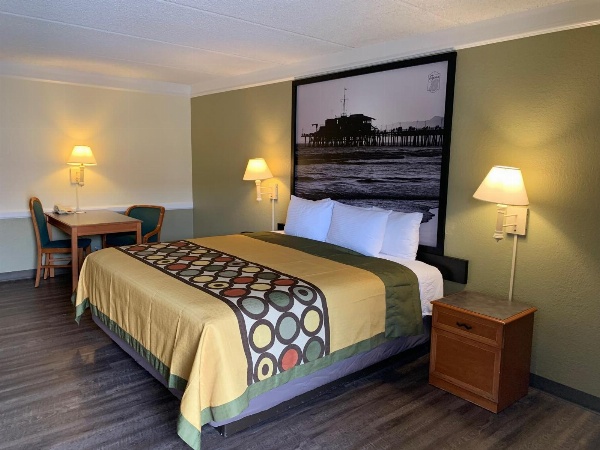 Super 8 by Wyndham San Bernardino image 5